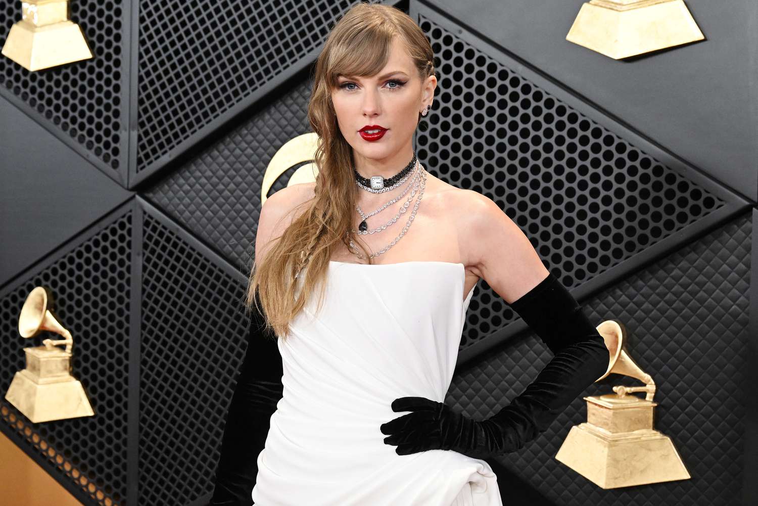 taylor-swift-2024-grammys award